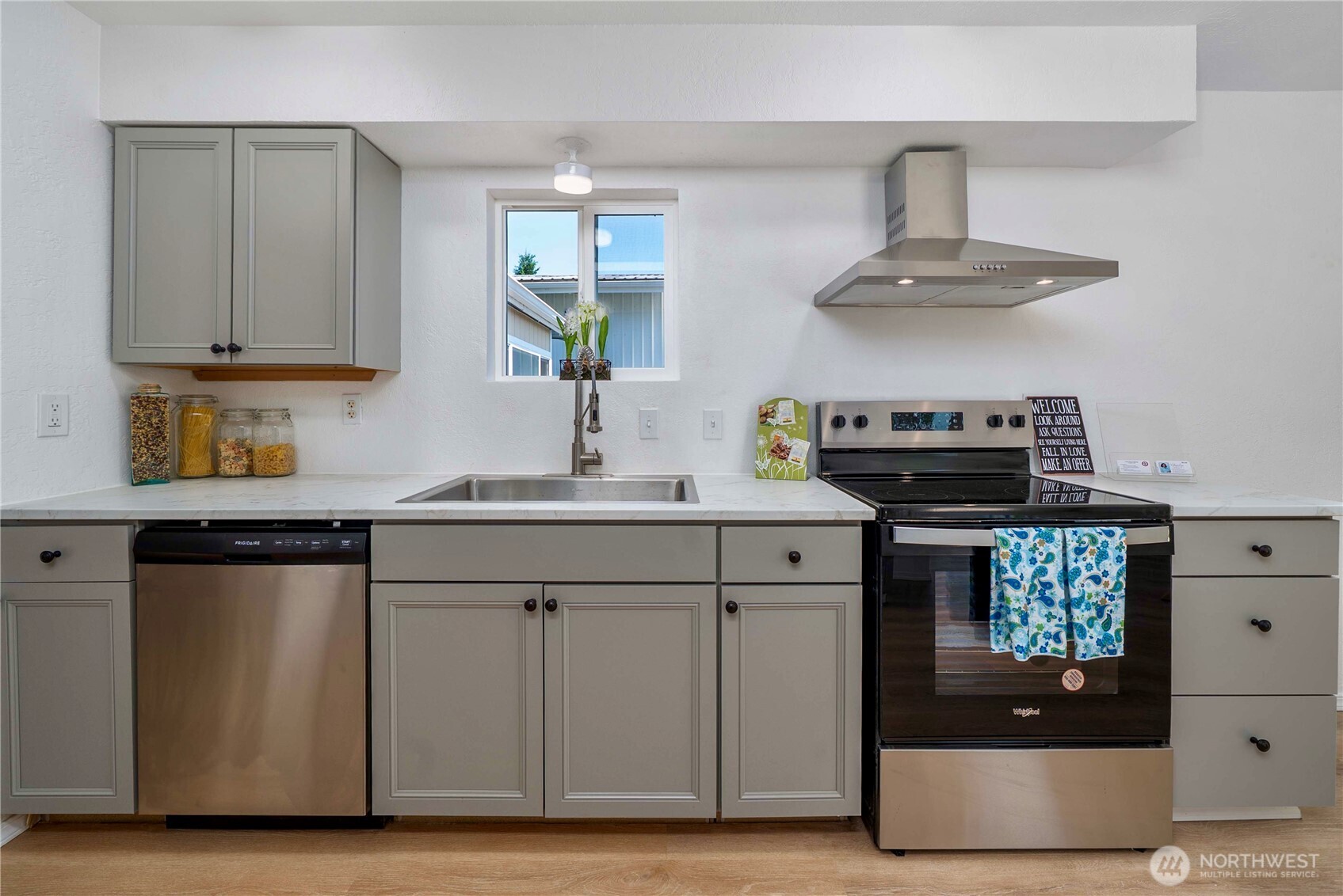 1922 Fir Street Keyport, WA 98345 - Photo 15 of 40