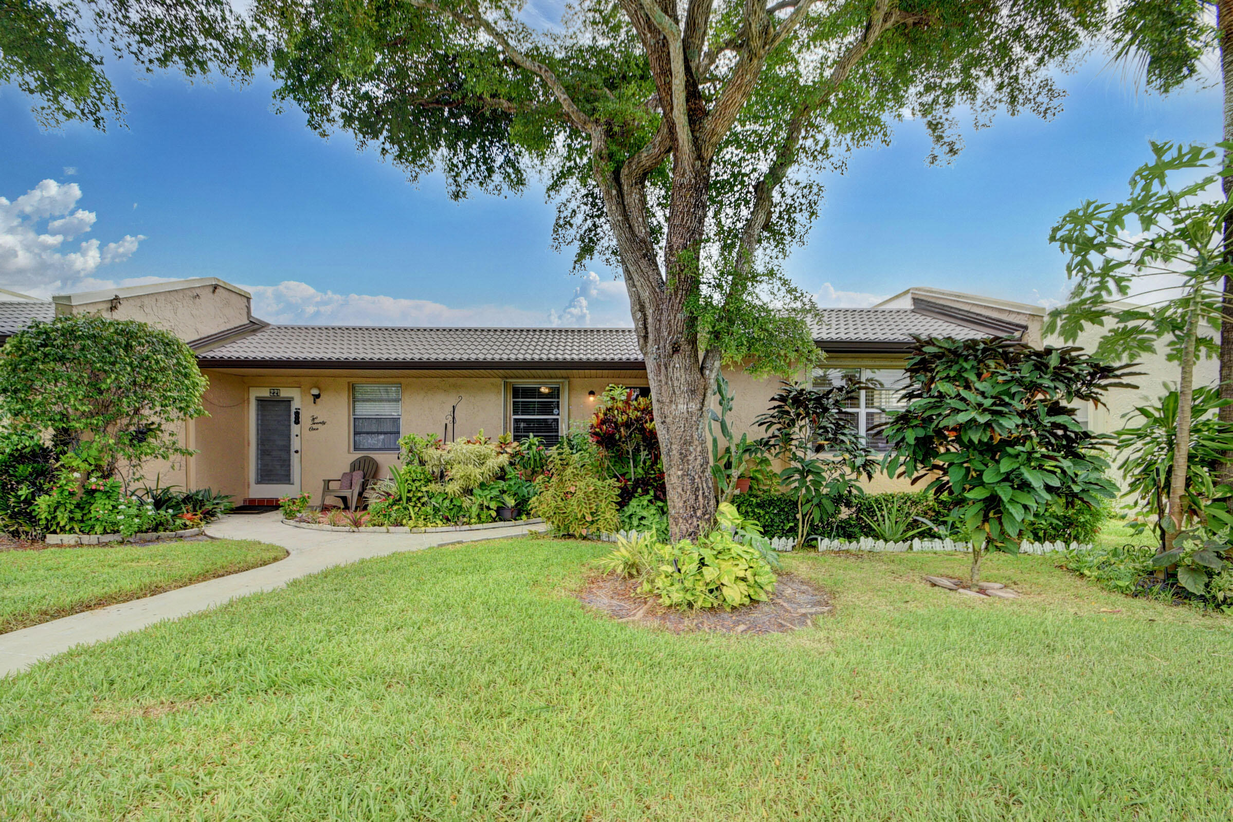 219 Lake Meryl Drive West Palm Beach, FL 33411 - Photo 2 of 81 219 Lake Meryl Drive (1)