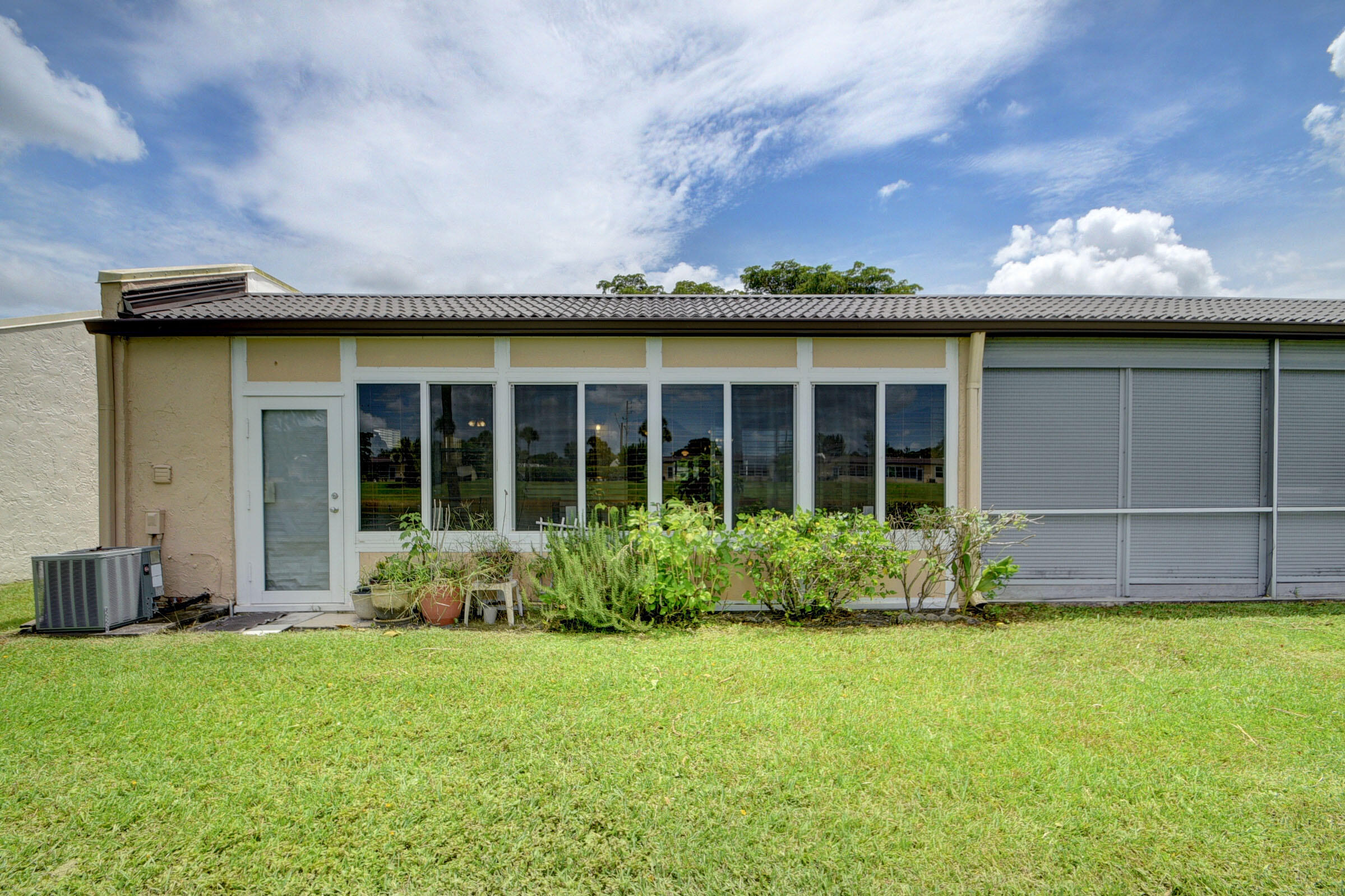 219 Lake Meryl Drive West Palm Beach, FL 33411 - Photo 32 of 81 219 Lake Meryl Drive (32)