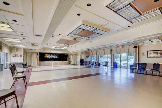 $1,900 | 219 Lake Meryl Drive, West Palm Beach, FL 33411