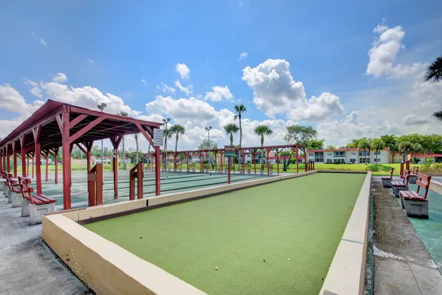 $1,900 | 219 Lake Meryl Drive, West Palm Beach, FL 33411