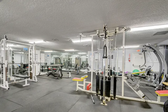 $1,900 | 219 Lake Meryl Drive, West Palm Beach, FL 33411