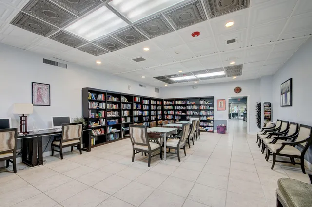 $1,900 | 219 Lake Meryl Drive, West Palm Beach, FL 33411