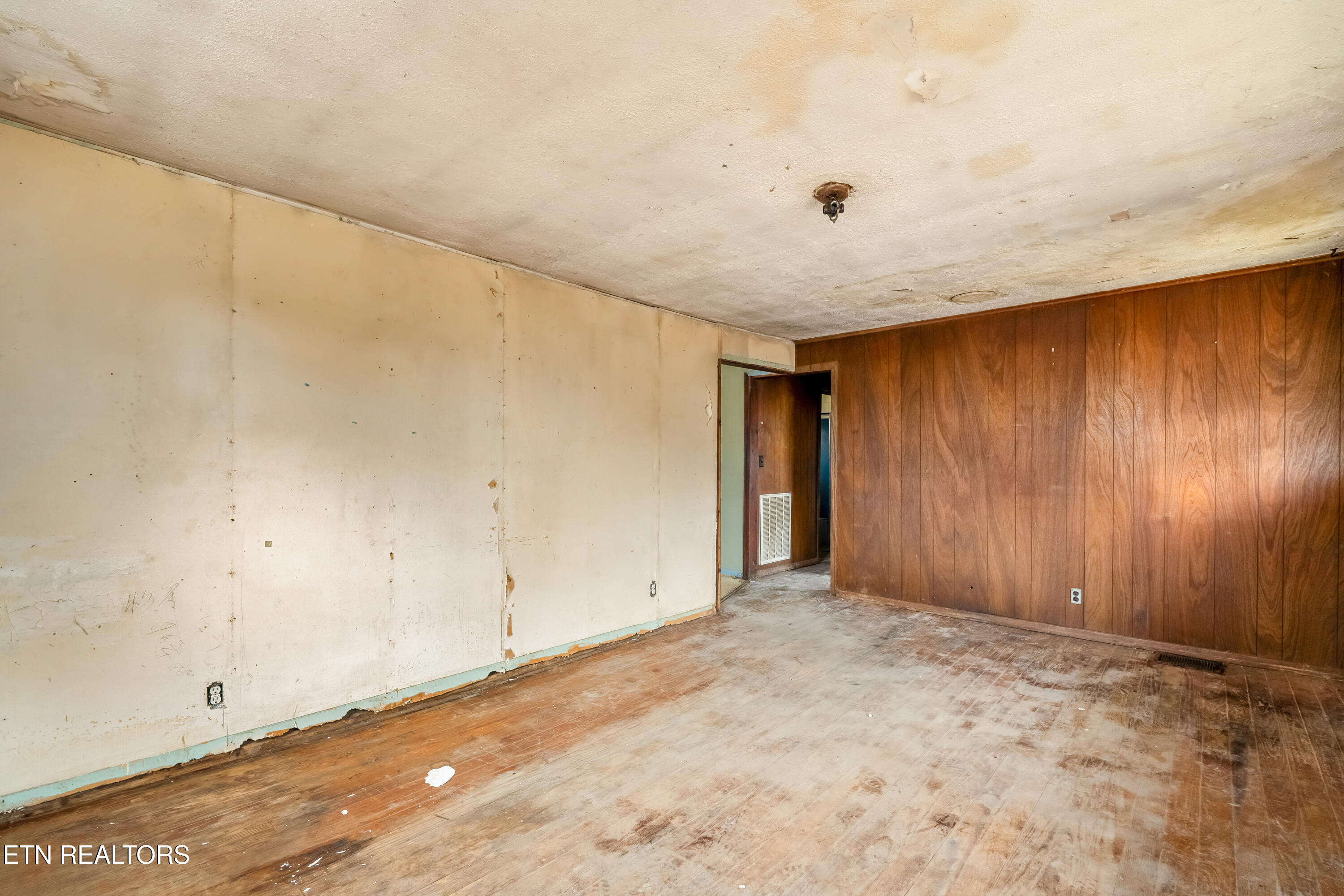 470 Riden Road Greenback, TN 37742 - Photo 13 of 25 DSC07600-HDR