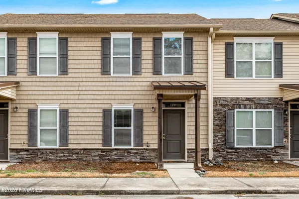 $1,250 | 404 Sullivan Loop Road, Midway Park, NC 28544