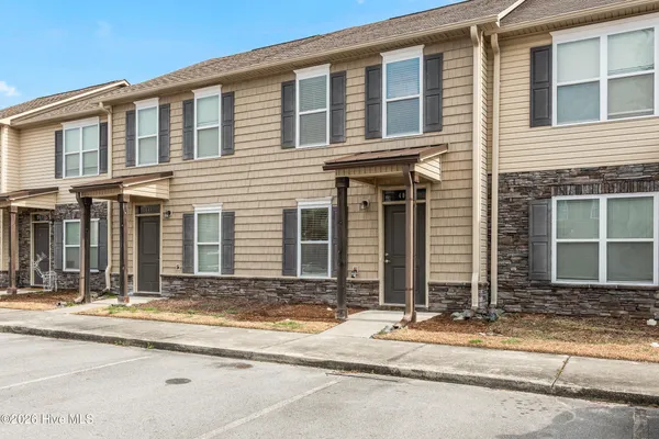 $1,250 | 404 Sullivan Loop Road, Midway Park, NC 28544