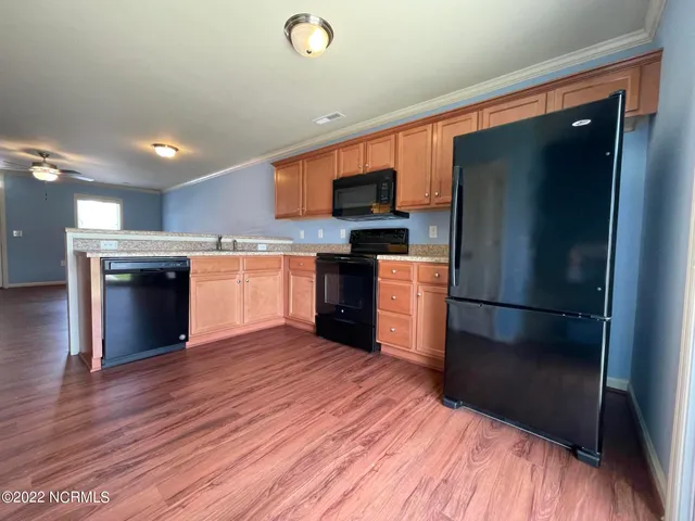 $1,350 | 404 Sullivan Loop Road, Midway Park, NC 28544