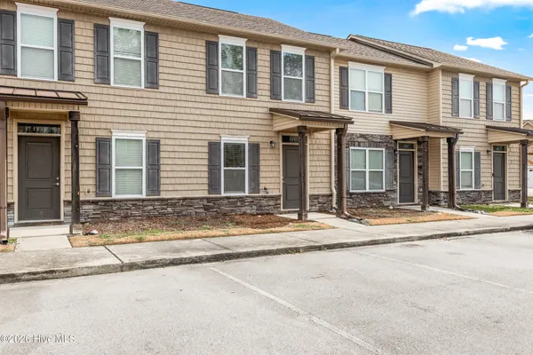 $1,250 | 404 Sullivan Loop Road, Midway Park, NC 28544