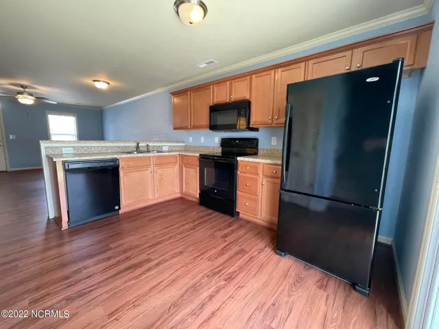 $1,350 | 404 Sullivan Loop Road, Midway Park, NC 28544