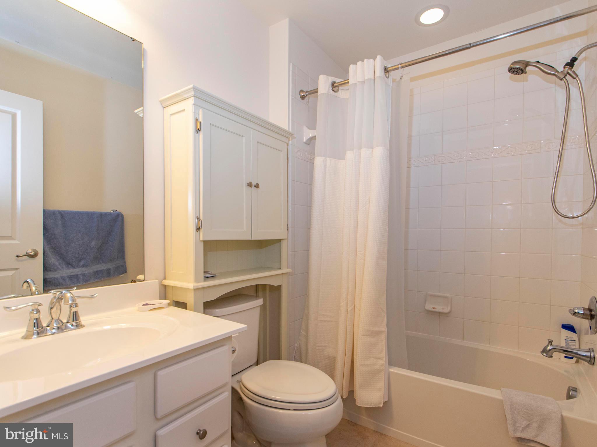 119 Old Cedarbrook Road Wyncote, PA 19095 - Photo 16 of 20 Full Bathroom - shared by 2nd/3rd bedrooms