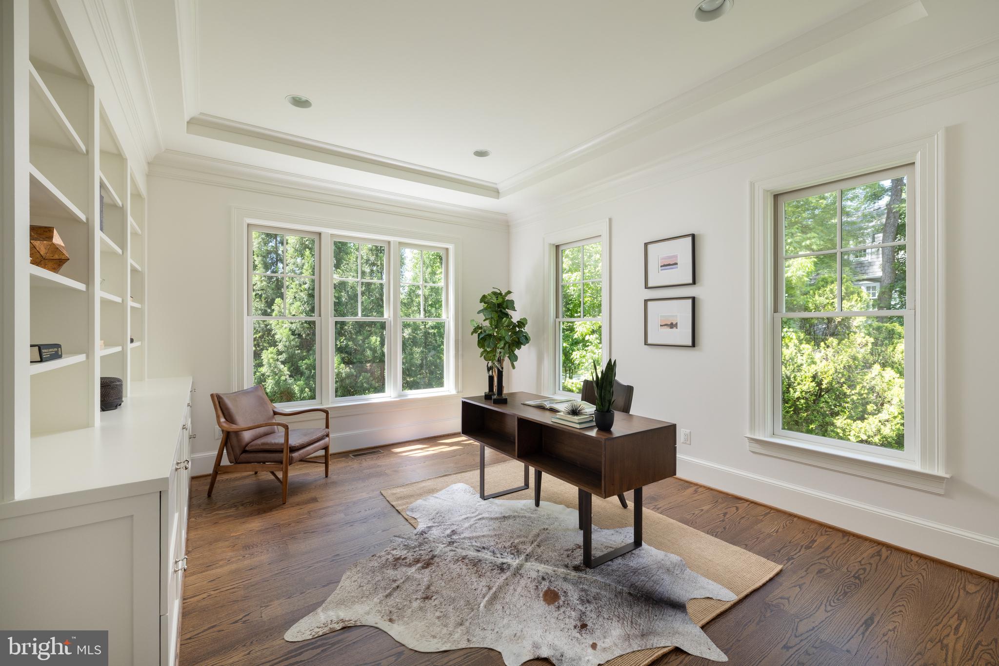 6719 Wemberly Way McLean, VA 22101 - Photo 22 of 50 Private office with refined detailing