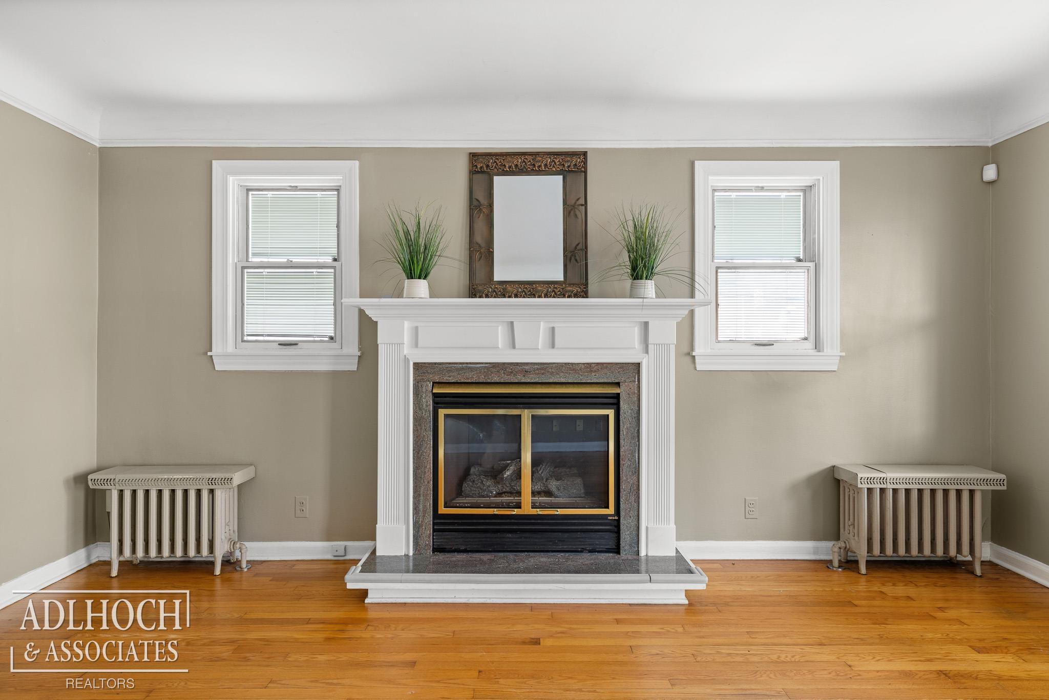 2065 Ridgemont Road Grosse Pointe, MI 48236 - Photo 4 of 26 50130348-0c45c94c-56cc-48c7-8ad6-51b7c0279d13.JPG
