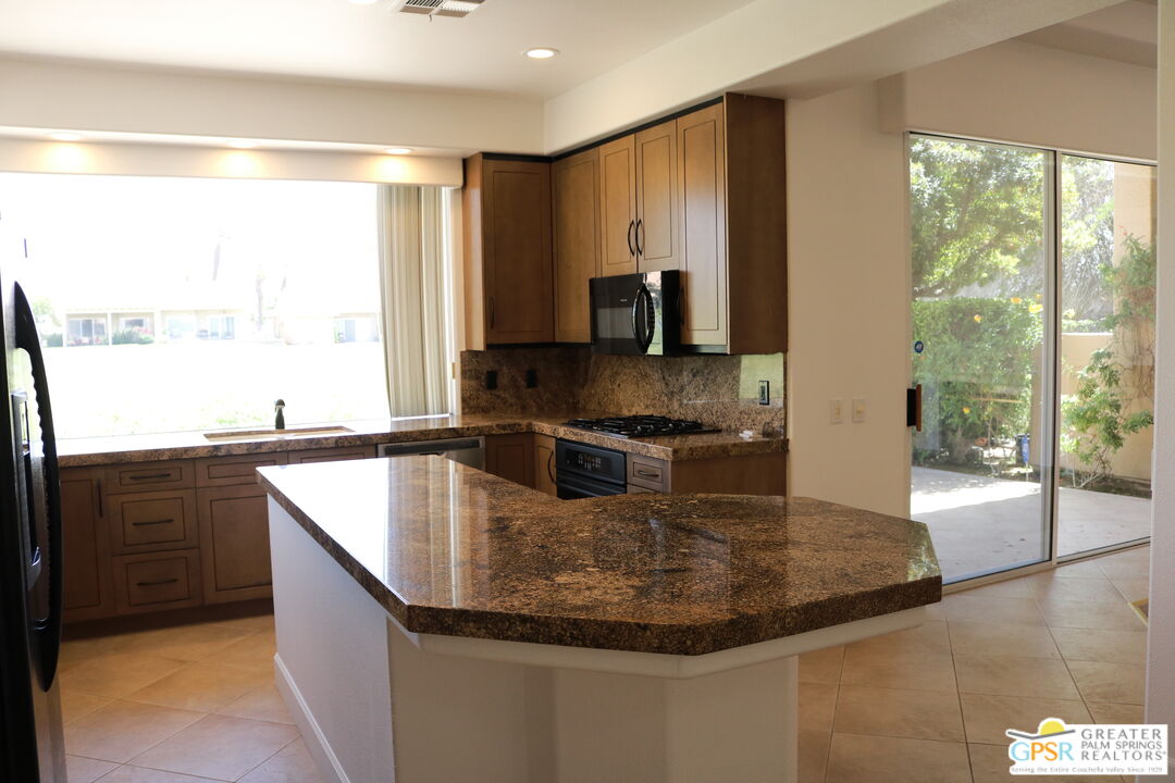 68 Oak Tree Drive Rancho Mirage, CA 92270 - Photo 7 of 27