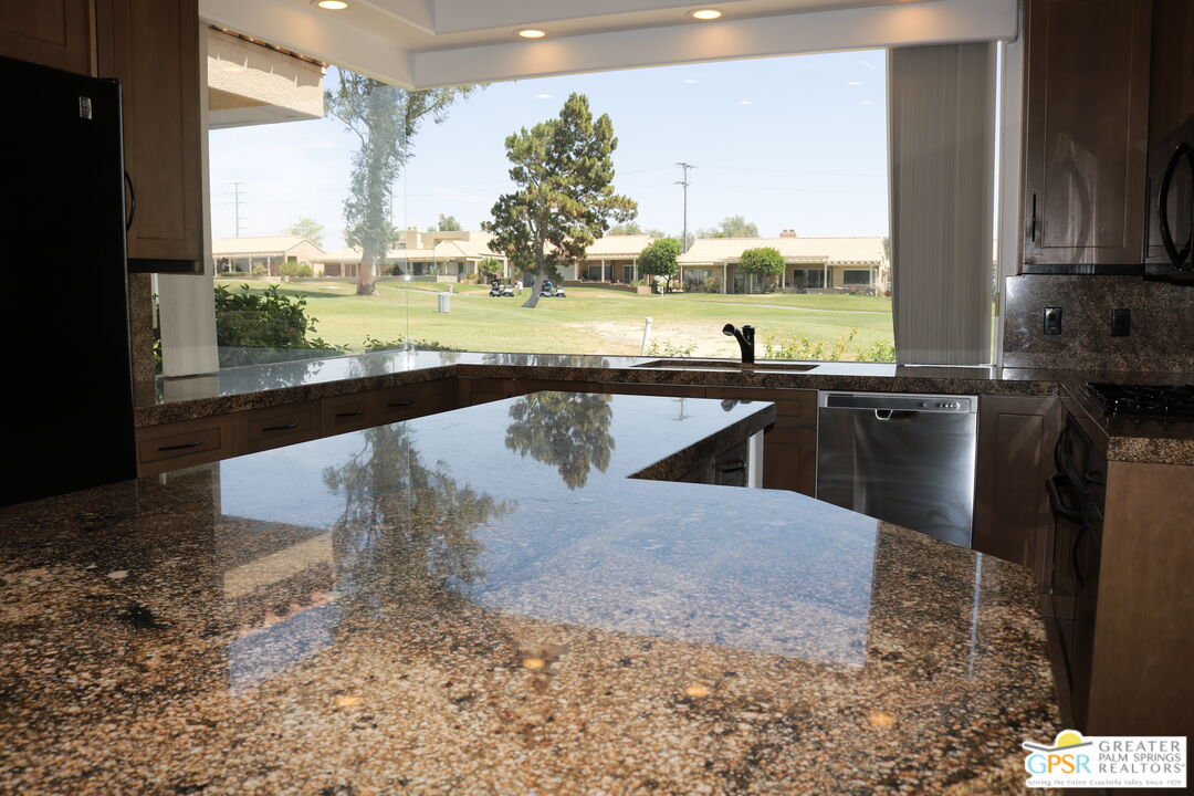 68 Oak Tree Drive Rancho Mirage, CA 92270 - Photo 8 of 27