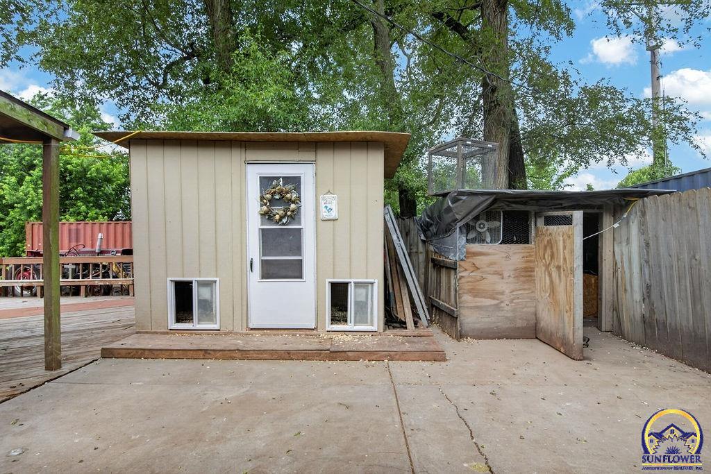 4945 Northwest Rochester Road Topeka, KS 66617 - Photo 31 of 33