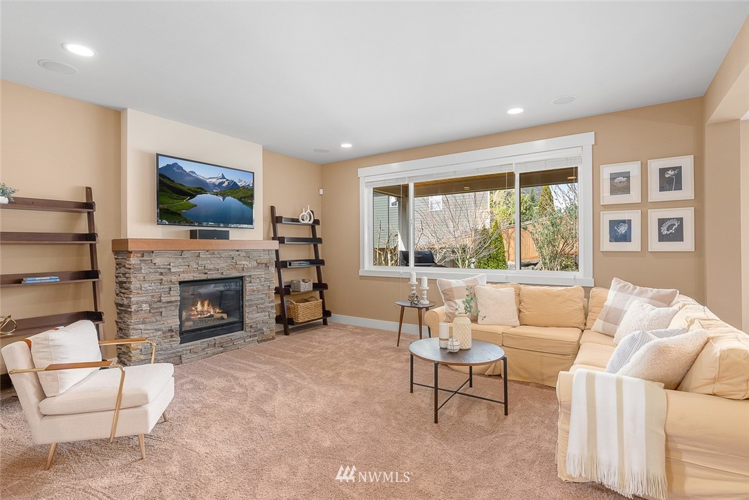 5526 Northeast 7th Place Renton, WA 98059 - Photo 4 of 30