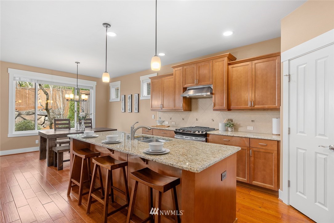 5526 Northeast 7th Place Renton, WA 98059 - Photo 6 of 30