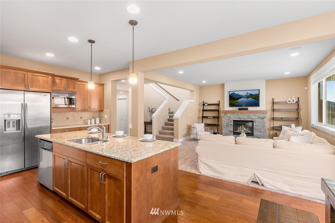 5526 Northeast 7th Place Renton, WA 98059 - Photo 7 of 30