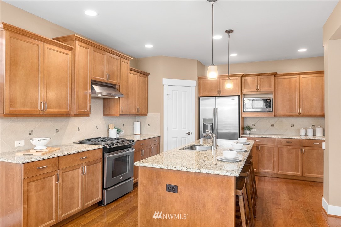 5526 Northeast 7th Place Renton, WA 98059 - Photo 8 of 30