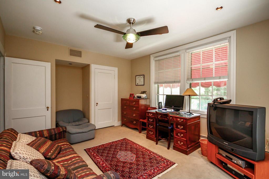501 Overhill Road Baltimore, MD 21210 - Photo 21 of 29 Bedroom