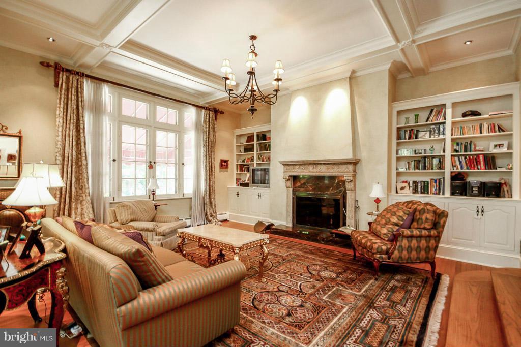 501 Overhill Road Baltimore, MD 21210 - Photo 5 of 29 Living Room