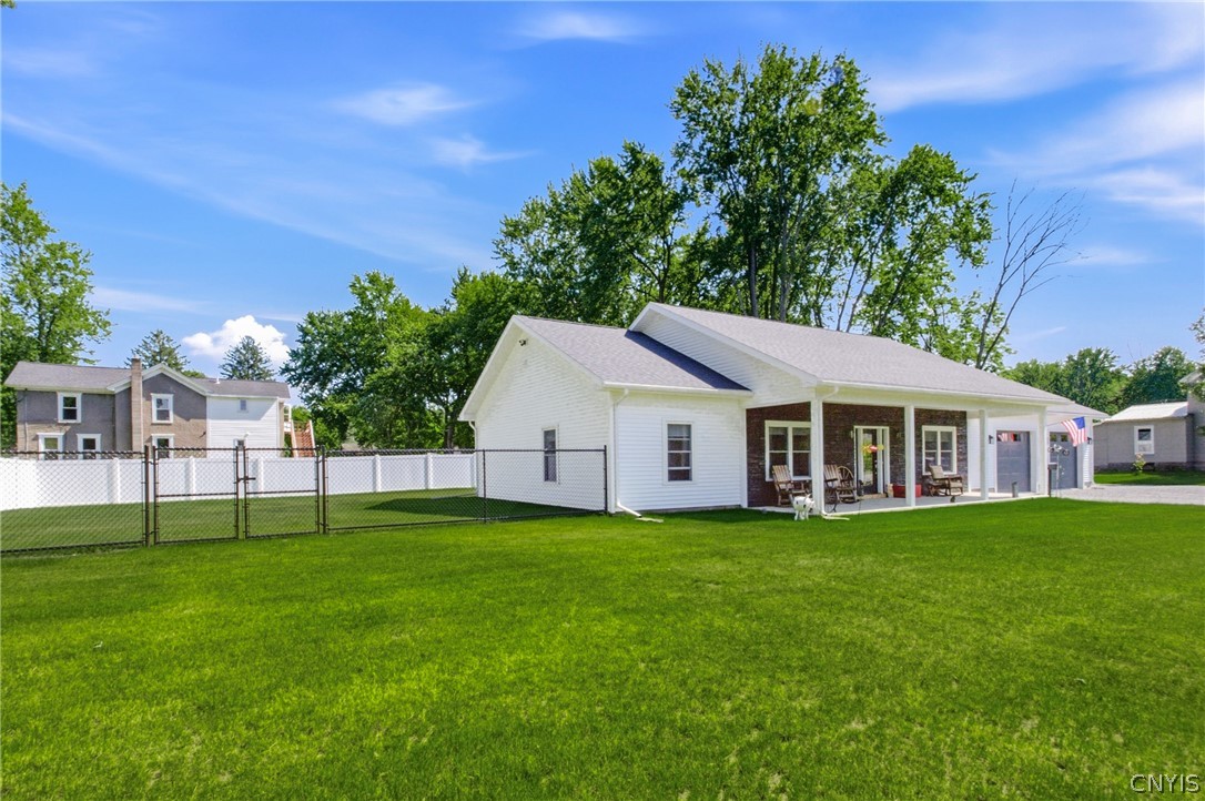 305 Grand Street Oneida, NY 13421 - Photo 3 of 34