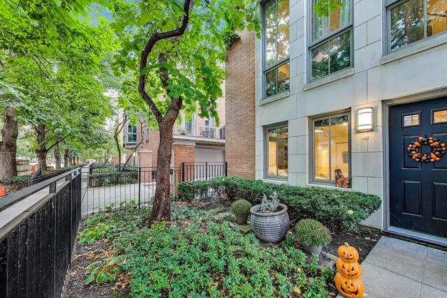 $1,950,000 | 438 East North Water Street, Chicago, IL 60611