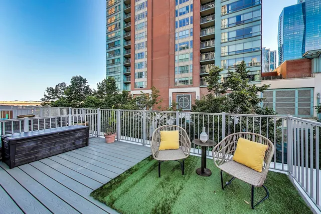 $1,950,000 | 438 East North Water Street, Chicago, IL 60611