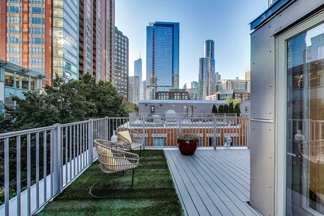 $1,950,000 | 438 East North Water Street, Chicago, IL 60611