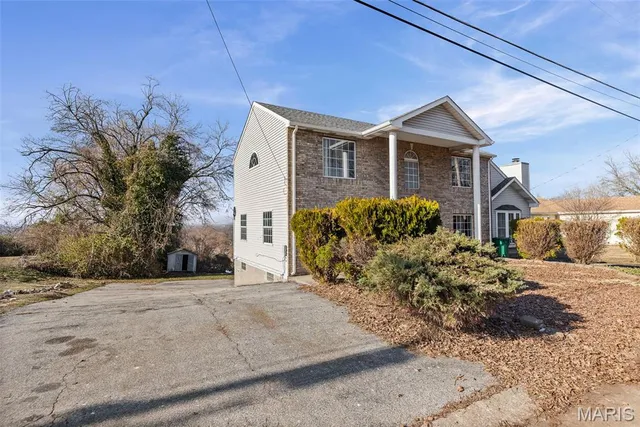 $135,000 | 32 Hilltop Place, East St. Louis, IL 62203