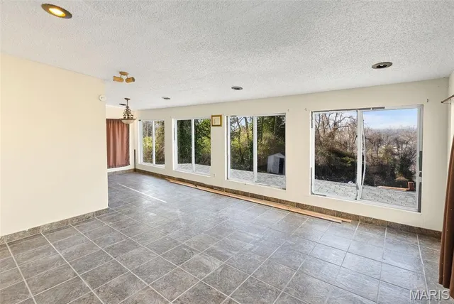 $135,000 | 32 Hilltop Place, East St. Louis, IL 62203