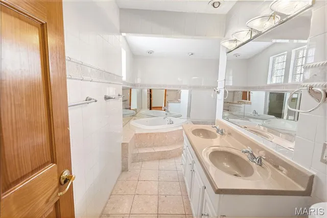 $135,000 | 32 Hilltop Place, East St. Louis, IL 62203