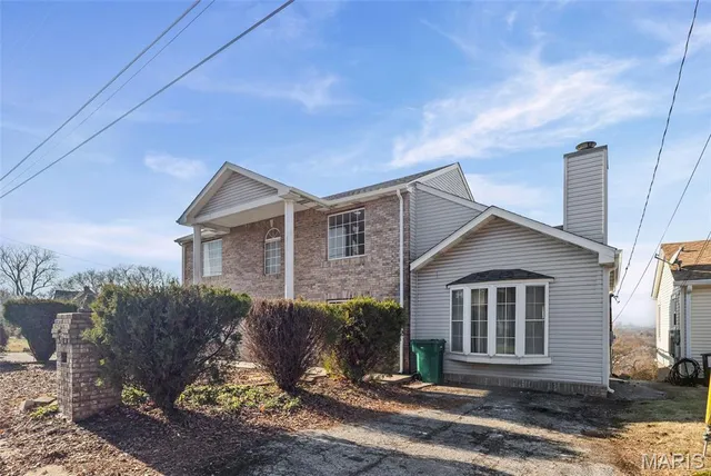 $135,000 | 32 Hilltop Place, East St. Louis, IL 62203