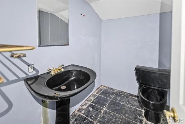 $135,000 | 32 Hilltop Place, East St. Louis, IL 62203