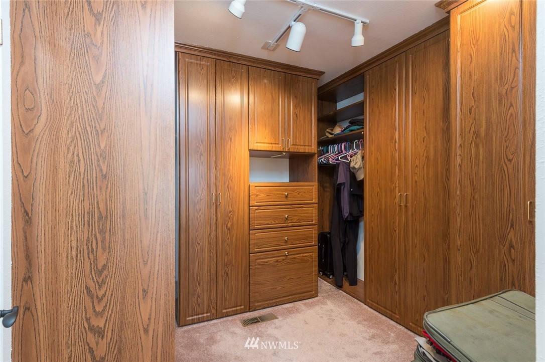 14121 Southwest Caster Road Vashon, WA 98070 - Photo 14 of 25 Gallery Image 14