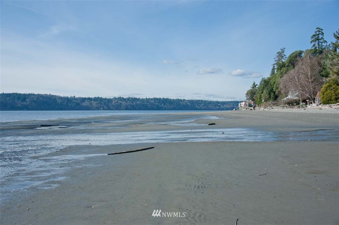 14121 Southwest Caster Road Vashon, WA 98070 - Photo 3 of 25 Gallery Image 3