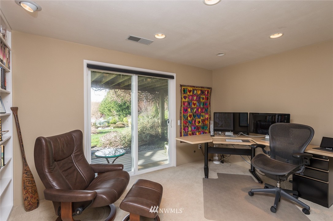 14121 Southwest Caster Road Vashon, WA 98070 - Photo 21 of 25 Gallery Image 21