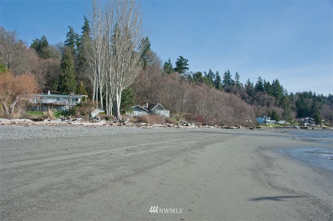 14121 Southwest Caster Road Vashon, WA 98070 - Photo 4 of 25 Gallery Image 4