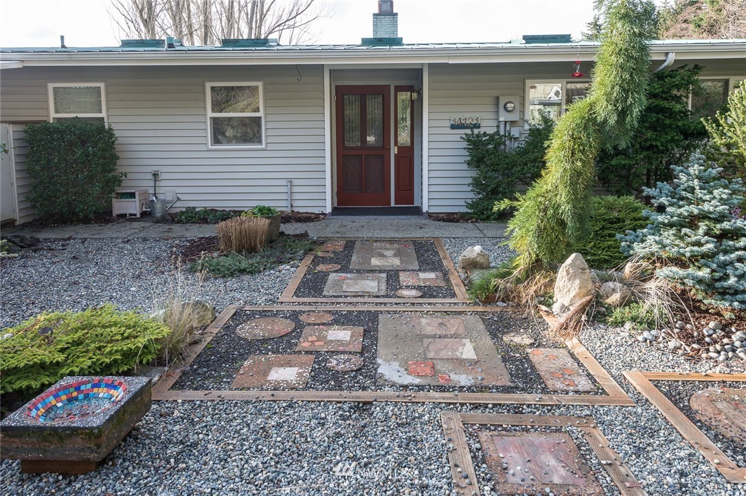 14121 Southwest Caster Road Vashon, WA 98070 - Photo 5 of 25 Gallery Image 5