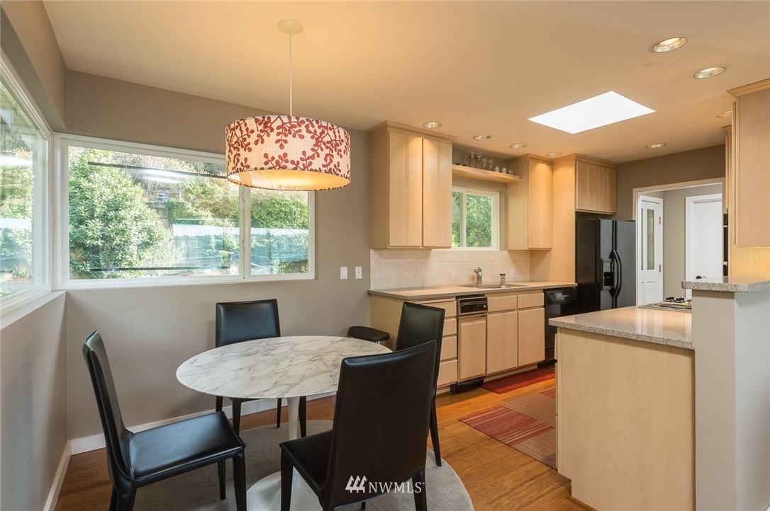 14121 Southwest Caster Road Vashon, WA 98070 - Photo 9 of 25 Gallery Image 9