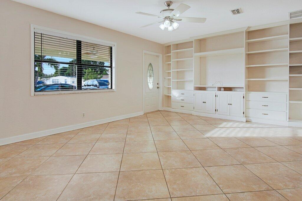406 Elizabeth Road Lake Worth, FL 33461 - Photo 6 of 44 Living Room