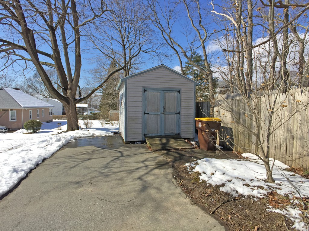 492 Herman Street Fall River, MA 02720 - Photo 5 of 24