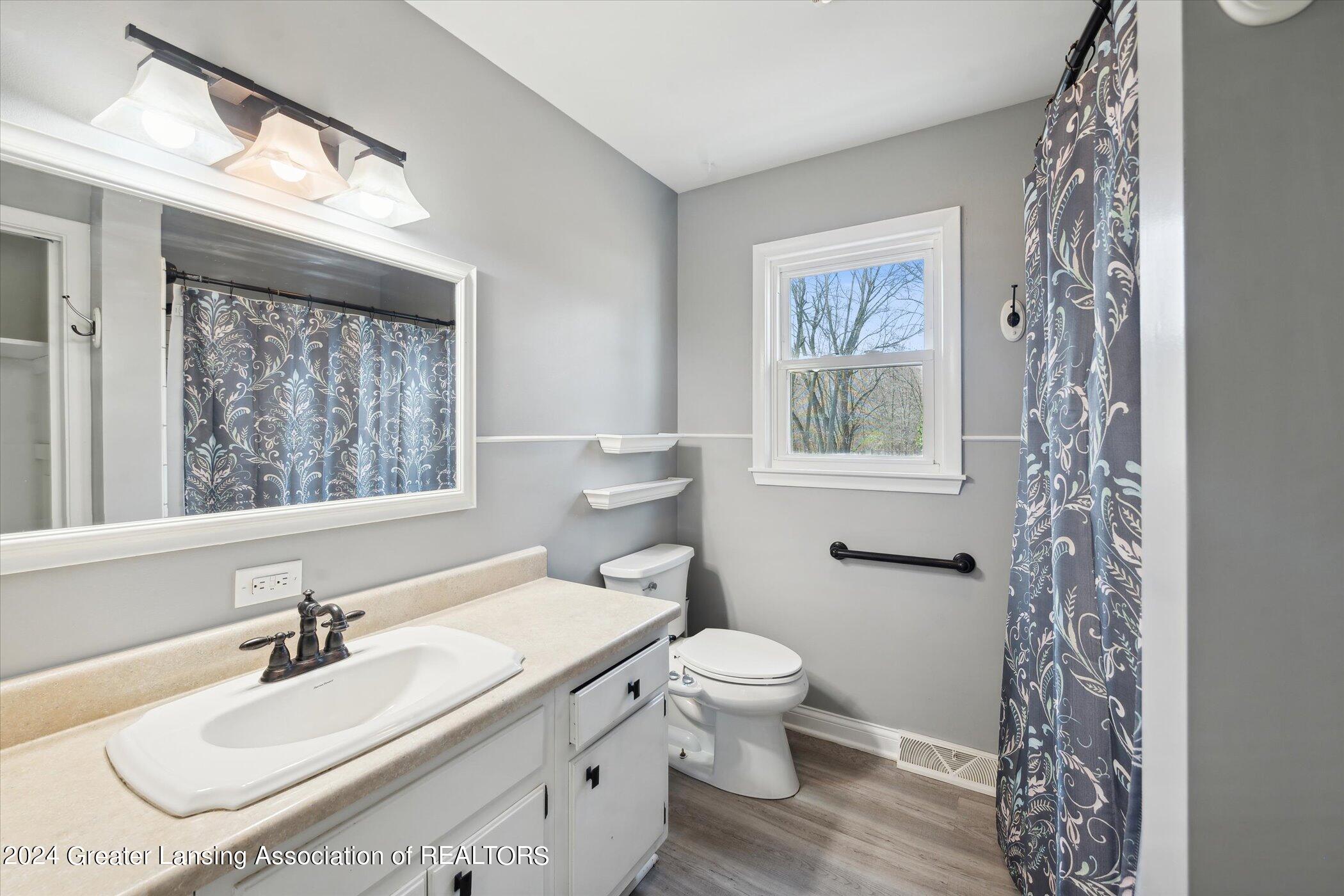 2385 Pine Tree Road Holt, MI 48842 - Photo 23 of 55 Full Bath