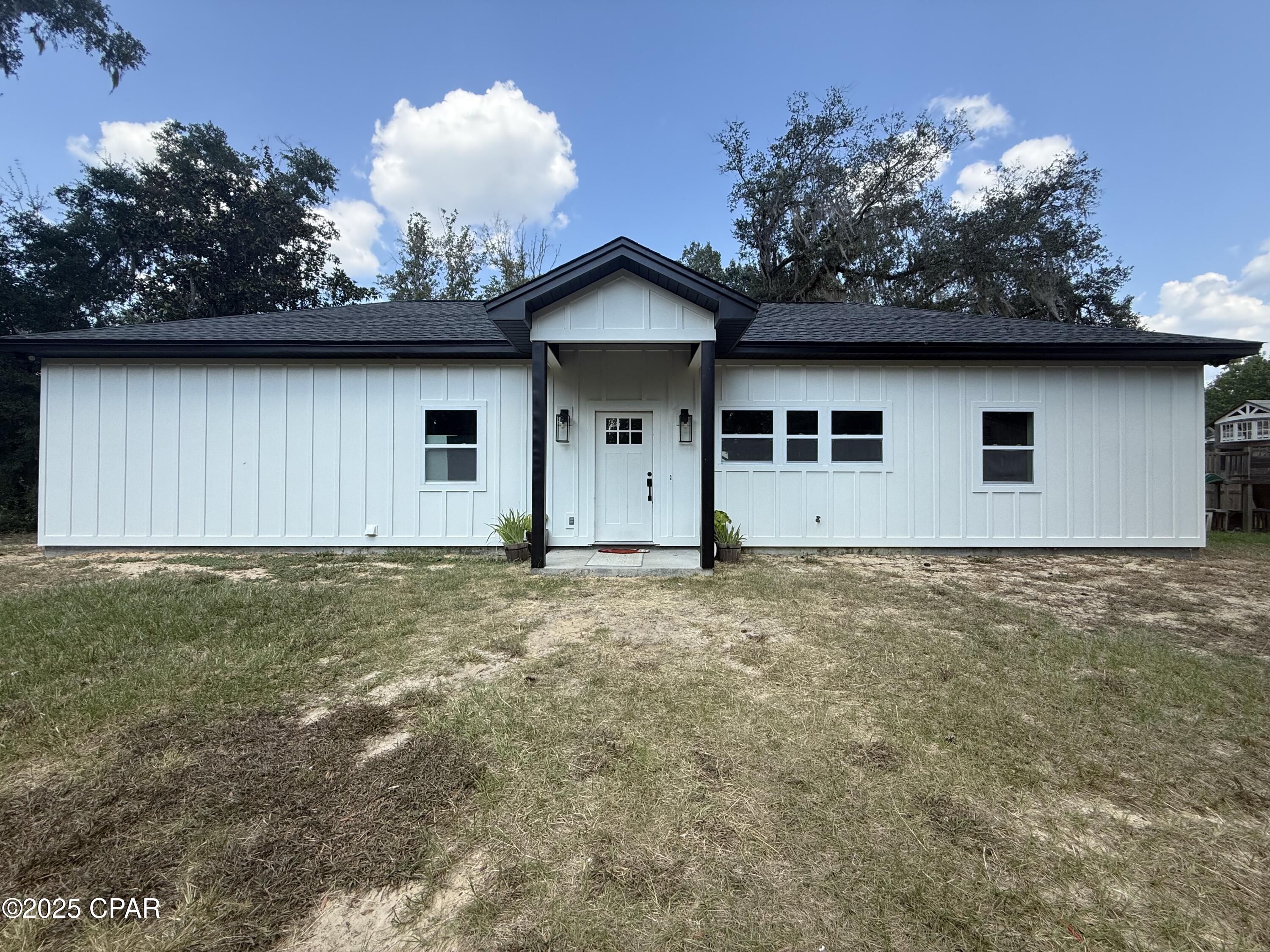 3034 Paradise Lakes Road Vernon, FL 32462 - Photo 1 of 48
