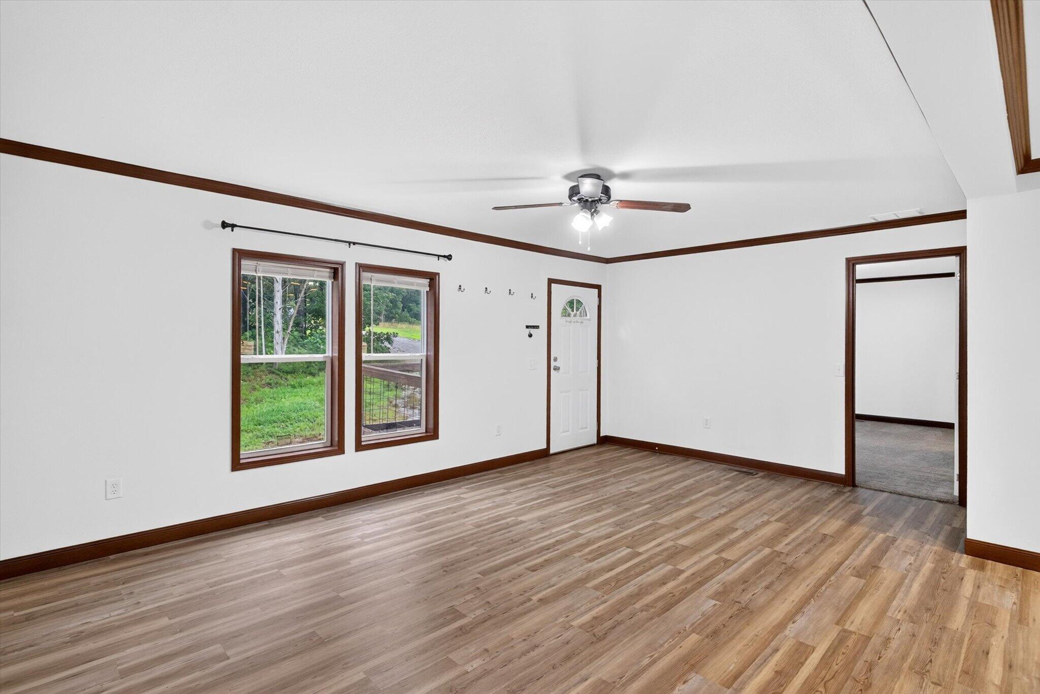 4776 South 172nd Road Bolivar, MO 65613 - Photo 6 of 41 LIving Room