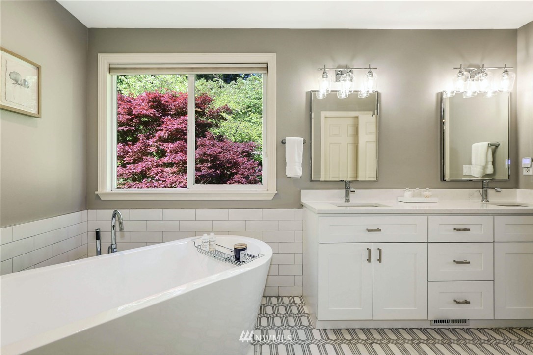 17124 Southeast 100th Street Renton, WA 98059 - Photo 20 of 40 a bathroom with a tub a sink and mirror