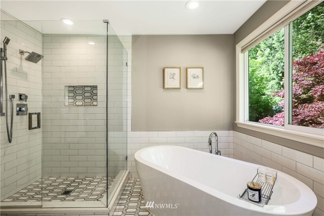 17124 Southeast 100th Street Renton, WA 98059 - Photo 21 of 40 a bath tub sitting next to a bathroom sink