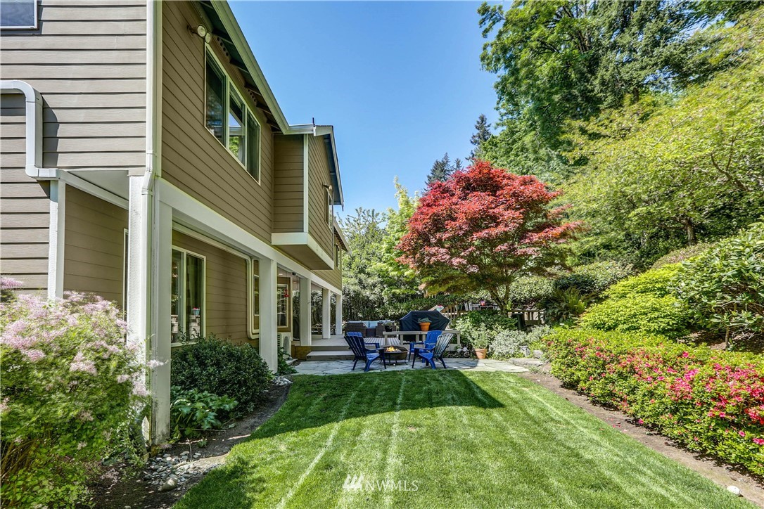 17124 Southeast 100th Street Renton, WA 98059 - Photo 35 of 40 a front view of a house with a yard