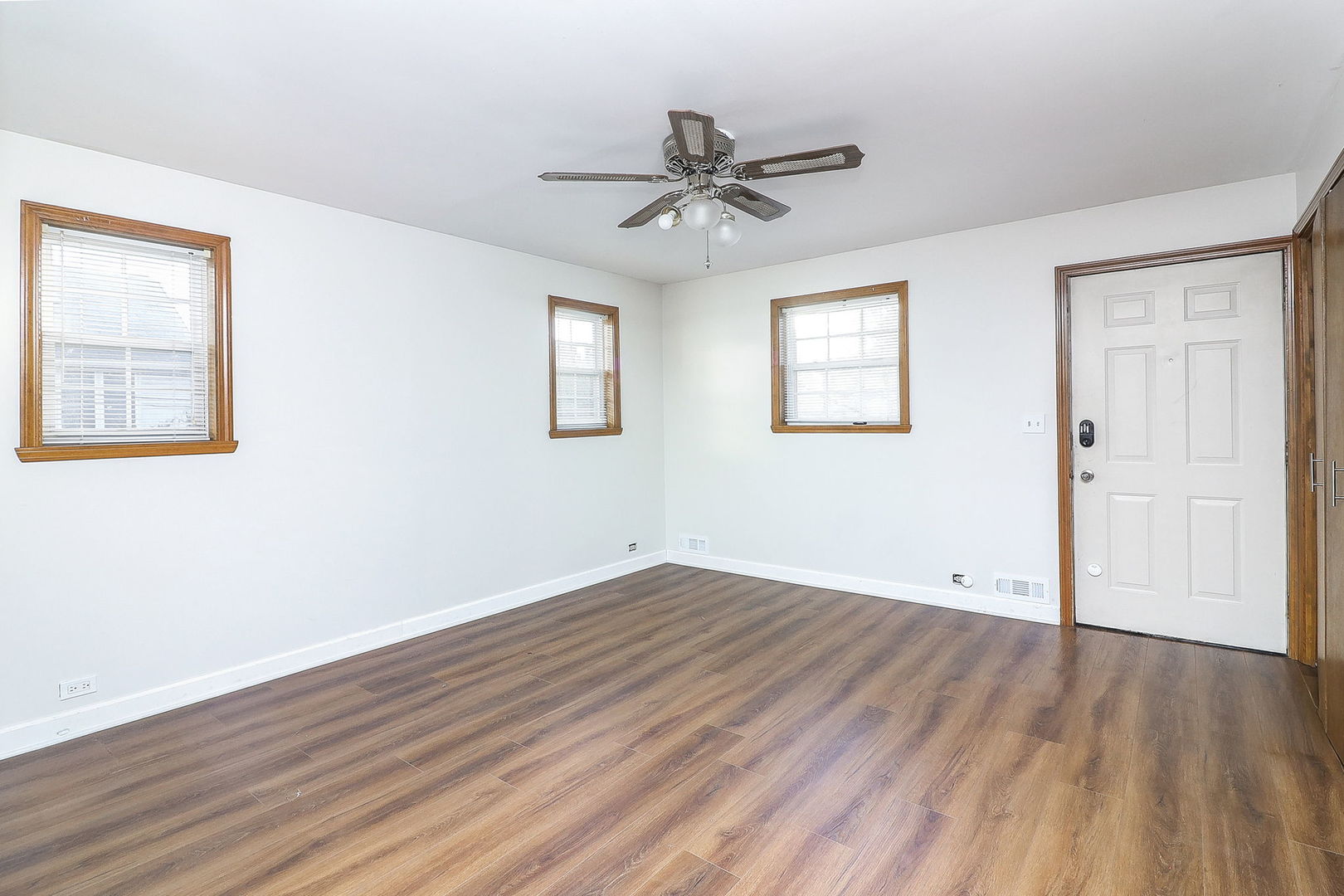 3210 Madison Avenue Brookfield, IL 60513 - Photo 14 of 27 a view of an empty room with wooden floor and a window