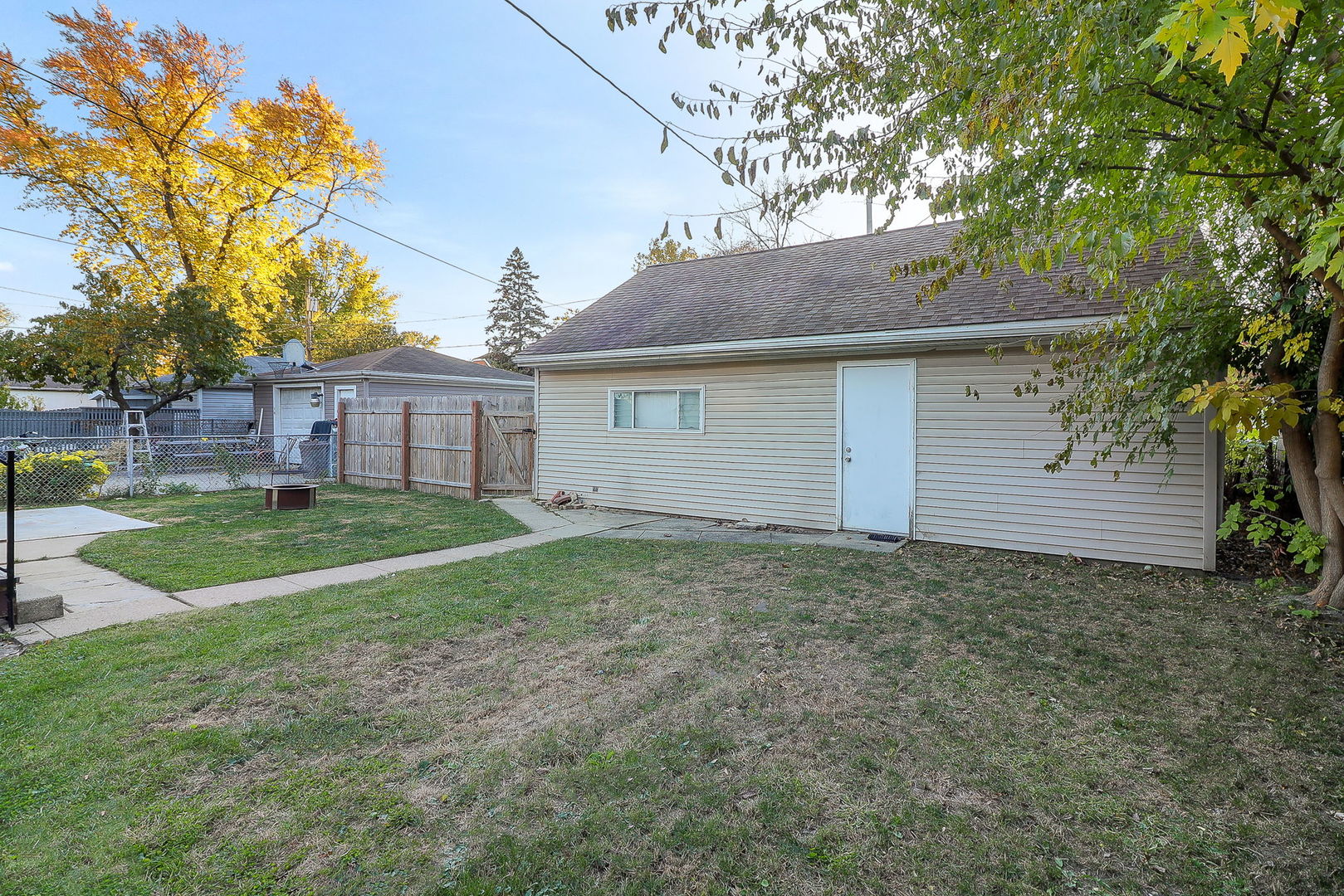 3210 Madison Avenue Brookfield, IL 60513 - Photo 23 of 27 a view of a house with backyard and garden